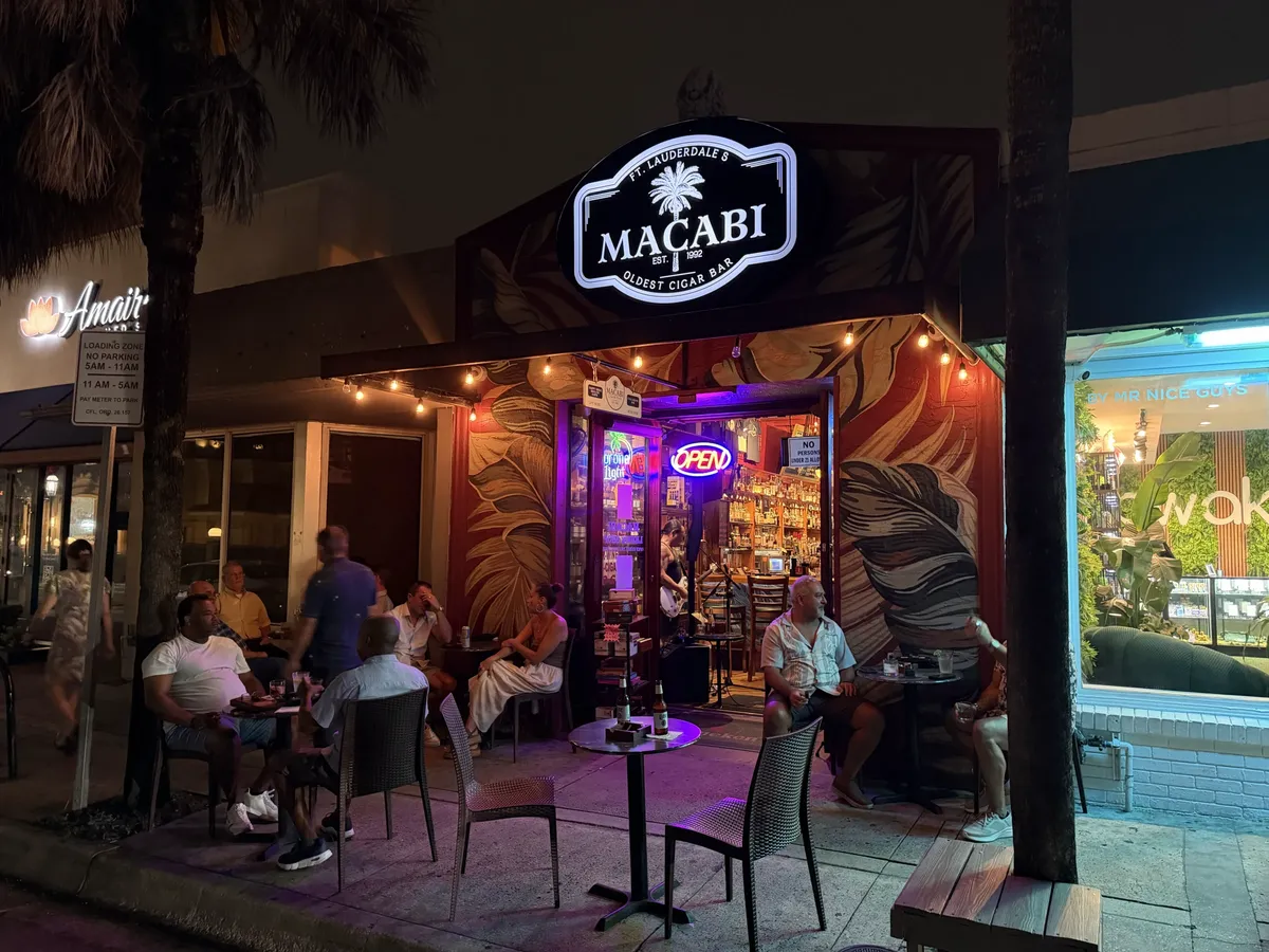 Guests enjoying Macabi Cigar Bar's outdoor seating on Las Olas at night